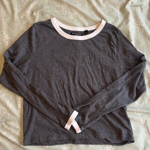 Cozy long sleeve shirt with white trim